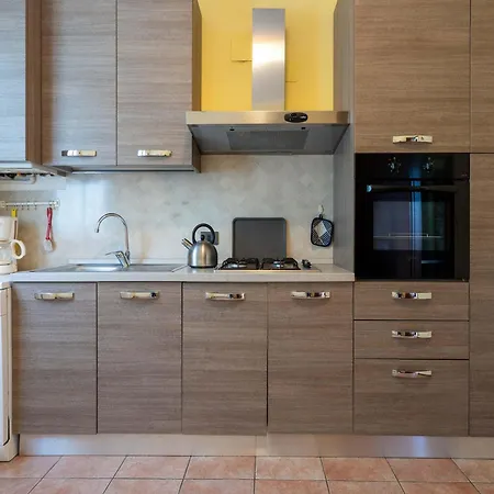 Cozy In Idro Lombardy With Private Garden Holiday home Crone